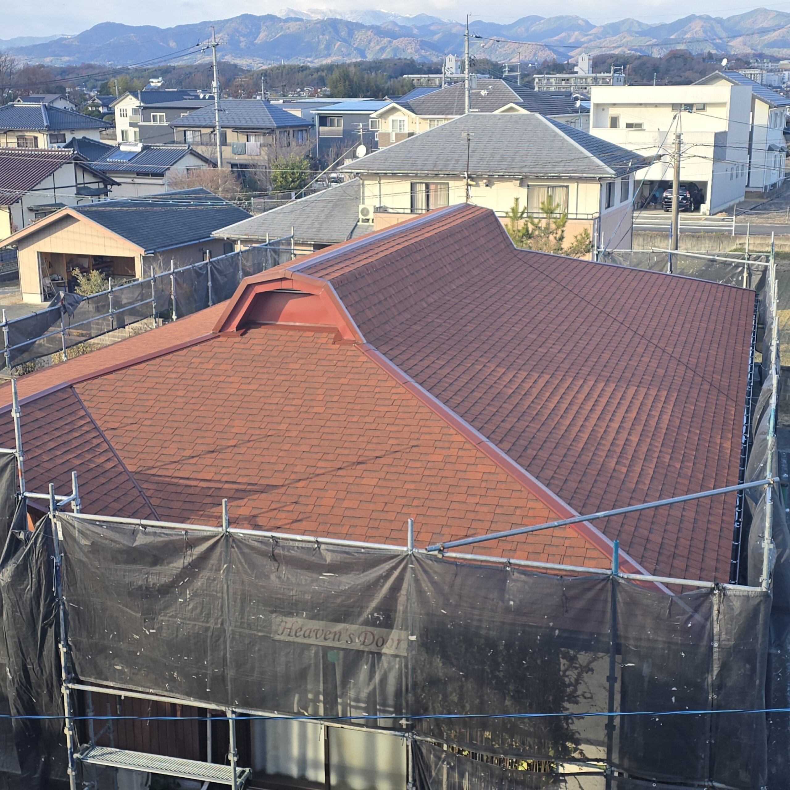 大阪府枚方市にて雨漏り修理・屋根修理〈築40年戸建てのカバー工事〉の施工後写真