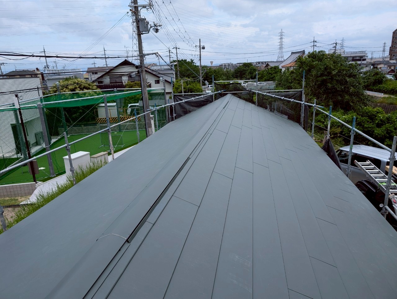 寝屋川市にて雨漏り修理・屋根修理〈瓦屋根の葺き替え工事〉の施工後写真